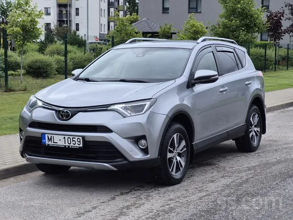 Toyota Pārdodu. uzticamu un ekonomisku Toyota Rav4 labā t