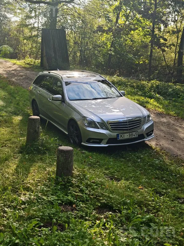 Mercedes E350 Amg 195 kw 4 matic . Alkatāras griesti , saka