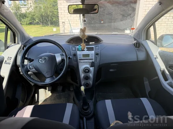 Toyota Pārdodu ejošu automašīnu. Tehniskā kārtībā, brauc 
