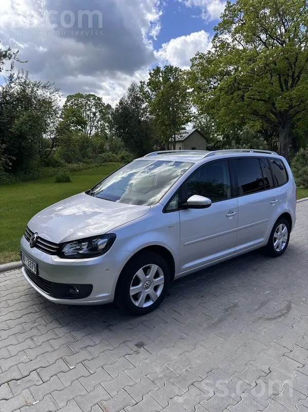 Pārdod labā tehniskā un vizuālā stāvoklī VW Touran 2.0 Tdi , 5 vietas, manuā