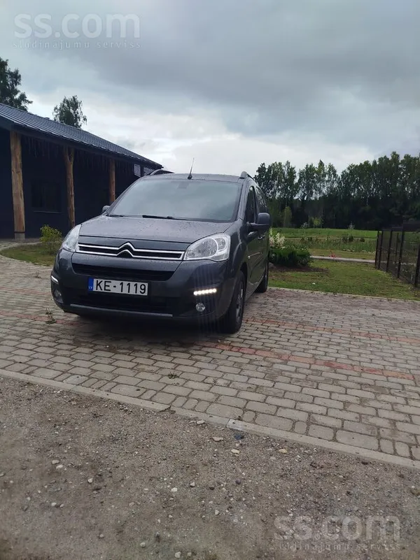 Citroen Pārdodu ļoti labu auto, vis saulacigi manīts un ap