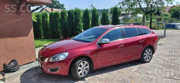 Volvo Pārdod ģimenes auto. 2012. Gada Volvo V60, ar piln