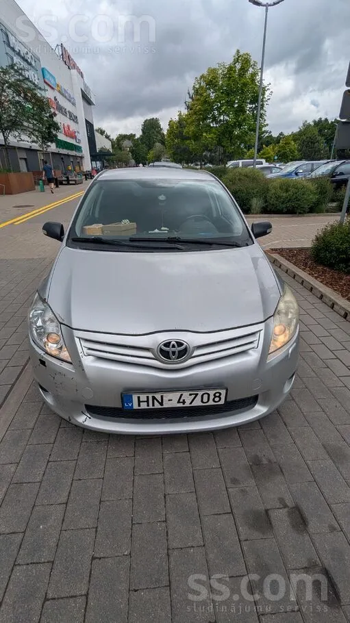 Toyota Laba ekonomiskā darba mašīna. Šogad bremžu diski u