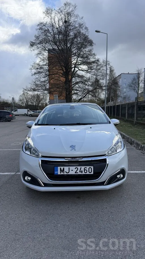 Peugeot Auto labā tehnisā stāvoklī. Tikko uzliktas pilnīgi