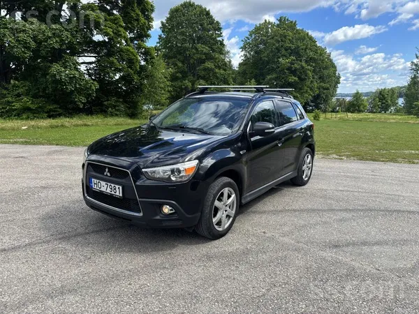 Mitsubishi Pārdodu uzticamu un ekonomisku automašīnu. Automaš