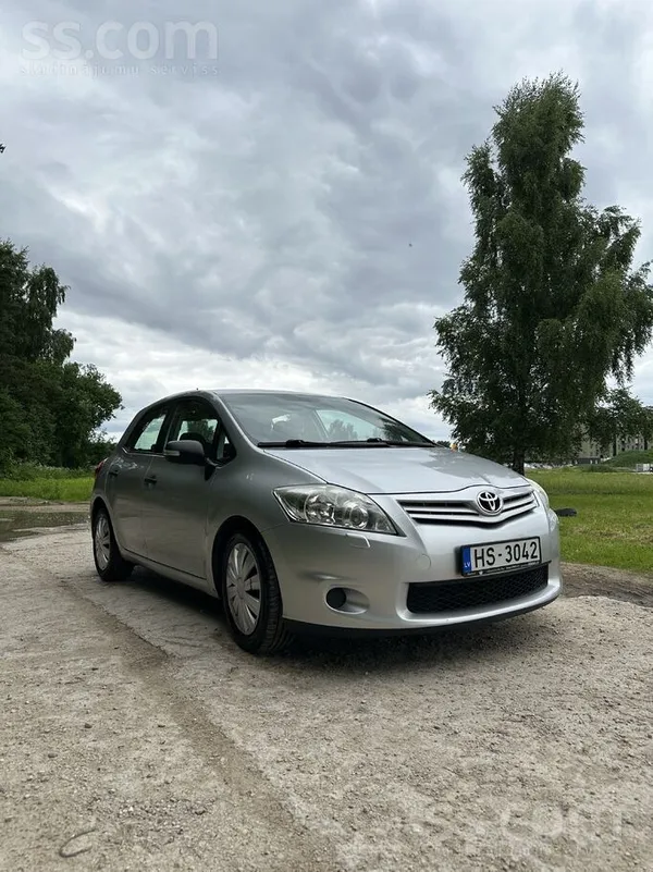 Toyota Pārdodu Toyota Auris, 2011. gada izlaidums. 
