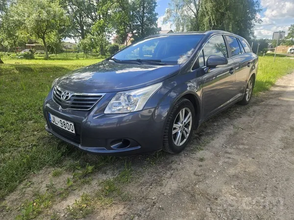 Toyota Valmierā. Pārdod avensi labā tehniskā un vizuālā k