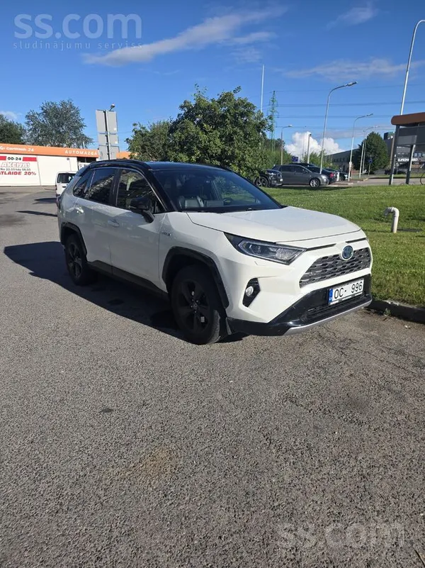 Toyota Toyota rav4 hybrid хорошое состояние. новый ТО без