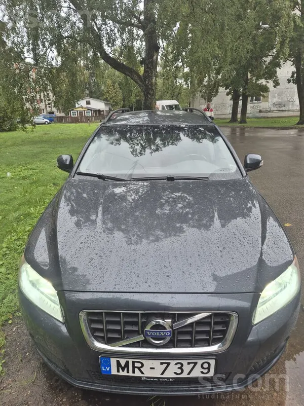 Volvo Pārdodu Volvo V70.