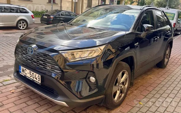 Toyota Pārdod automašīnu Rav 4. Automašīna pirkta Latvijā