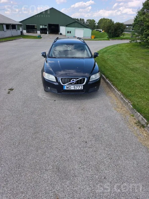 Volvo Mainu/pārdodu Volvo V70 2.4 D5 129kw automāts. 