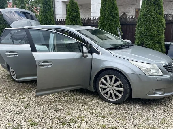 Toyota Uz tirgu smiks kartigs auto