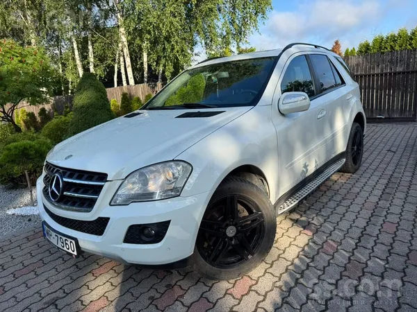 Skaistas baltas pērles krasa Ml280, 3.0 140kw/190 zirgspēku dzinēju. 

Ele