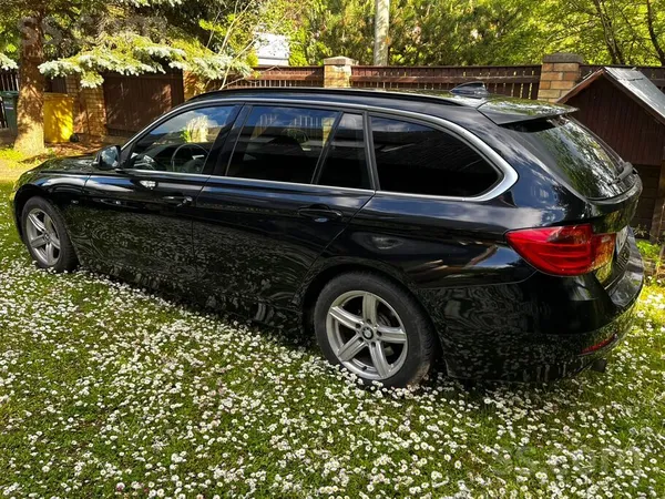 Pārdodu BMW 320d ar 135 kW (184 zs) dīzeļdzinēju. 
Mašīna labi brauc, ļoti ekonomiska, visi pamatmehānismi darbojas bez pret ...