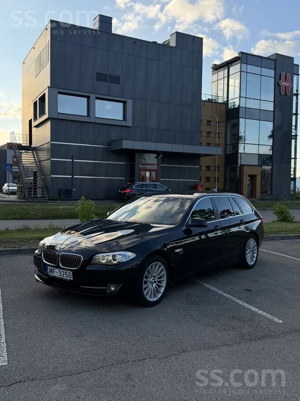 BMW Pārdodu BMW 530d Touring 3.0d 190kW xDrive.
