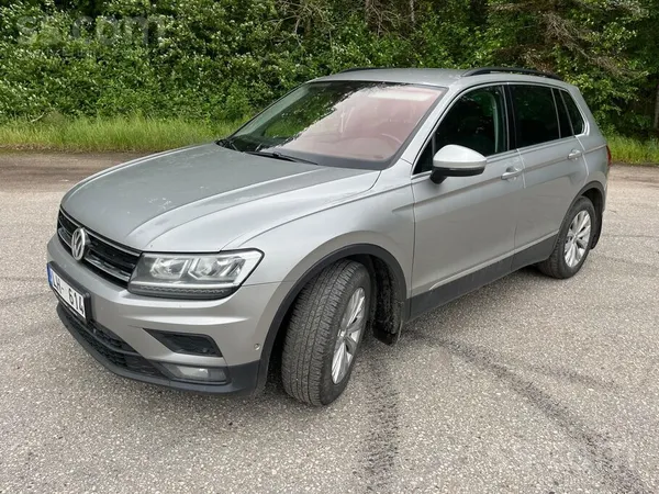 Volkswagen Uzņēmums pārdod auto VW Tiguan. 