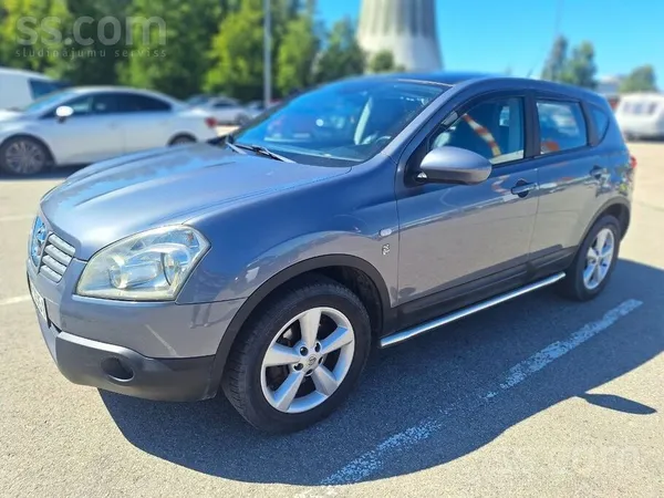 Nissan Продаётся автомобиль в хорошем состоянии. 
