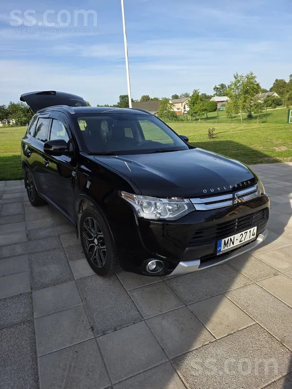 Mitsubishi Pārdod uzticamo zirgu, ir neliela bukte spārnā un 