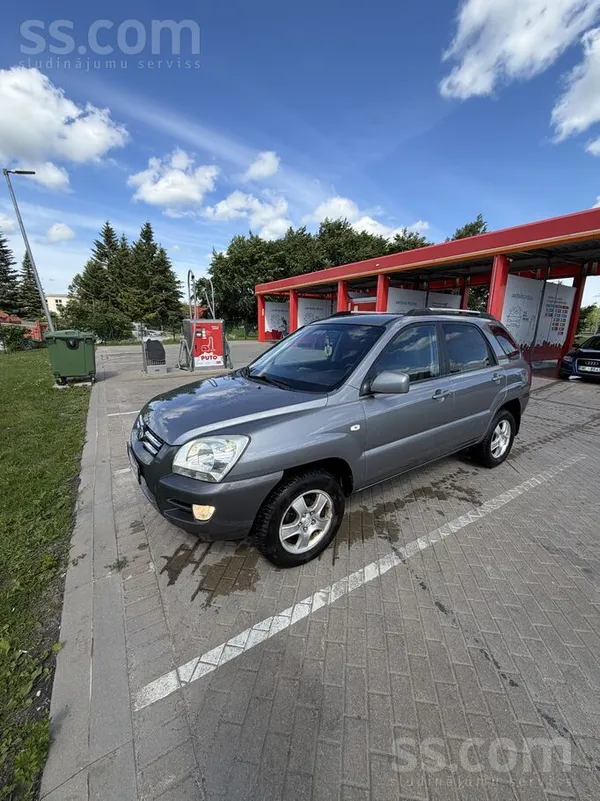 KIA Pārdodās labs auto, labā stāvoklī. 2.0 benzīns, ļo