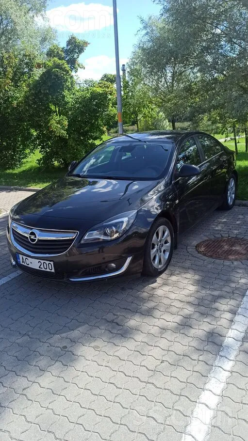 Opel Lielisks auto , melns salons , melni ādas beņķi , 