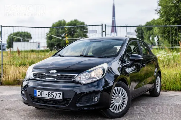 KIA Kia Rio ar 1.2 litru benzīndzinēju un manuālo ātru