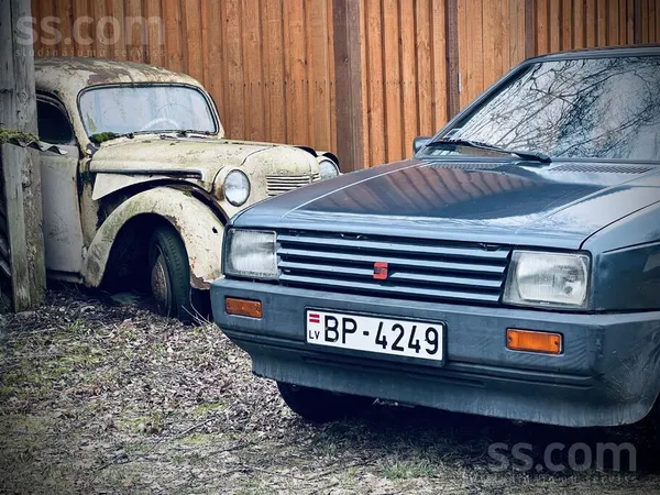 Seat Ibiza Mk1 rūc un brauc. Stāv garāžā un netiek lietota. Dzinējs tika sav