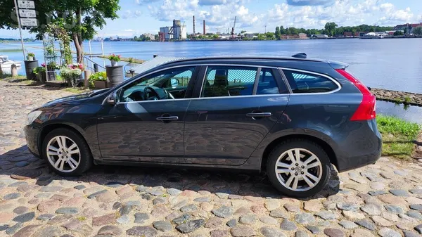 Pārdodu Volvo V60, labā tehniskā un vizuālā stāvoklī. Tehniskā apskate bez a