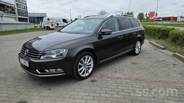 Volkswagen VW Passat Highline B7 2.0 Tdi 103 kW ar automātisk