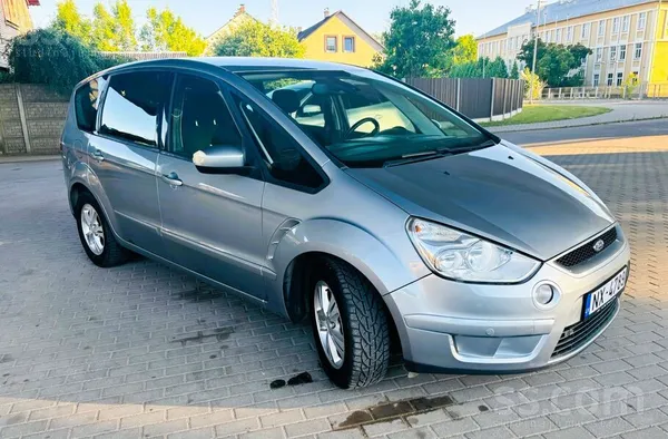 Ford Машина ухоженная.