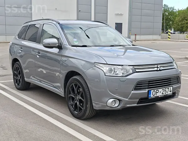 Mitsubishi Mitsubishi Outlander Hybrid. Auto no Nīderlandes.