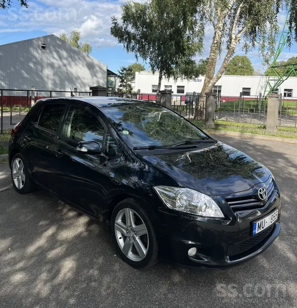 Toyota Pārdodu koptu un labi uzturētu Toyota Auris ar 2.0