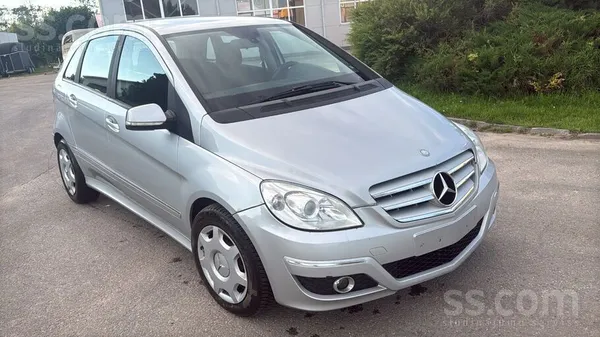 Mercedes Pardod Mercedes-Benz B200