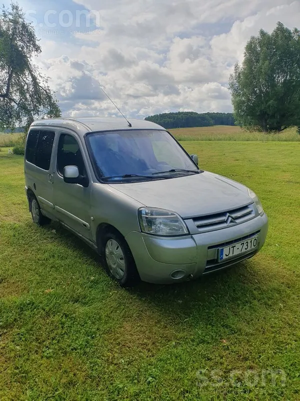 Citroen Pārdod darba auto normālā tehniskā un vizuālā stāv