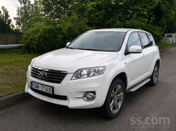 Toyota Pārdodās Toyota Rav 4 labā tehniskā stāvoklī, ar ļ