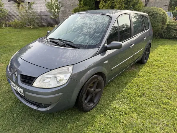 Renault Pārdod Renault automašīnu labā tehniskā stāvoklī. 