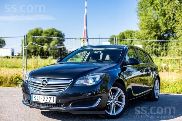 Opel Opel Insignia ar 2.0 litru dīzeļdzinēju un manuālo