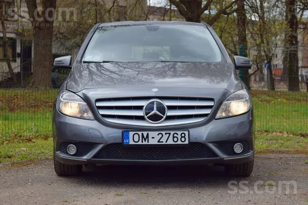 Mercedes B180 - 1