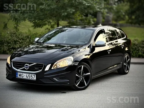 R-Design. Volvo V60 1.6 D2 84.kw/114.zs. Black Sapphire Metallic. 

Piedāv