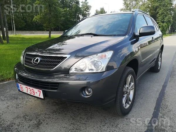 Lexus Teicamā tehniskā un vizuāla stāvoklī. 