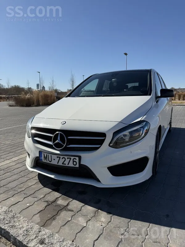 Mercedes Машина в хорошем состояние , посмотреть в Елгаве .