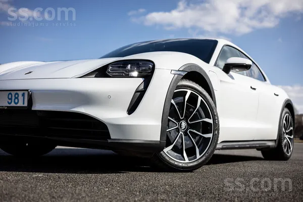 Porsche Pārdod mazlietotu, ļoti koptu Porsche Taycan 4 Cro
