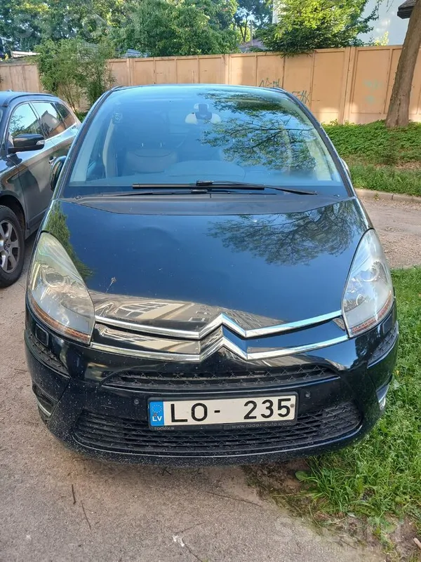 Citroen На а/м есть визуальные дефекты водительское кресло