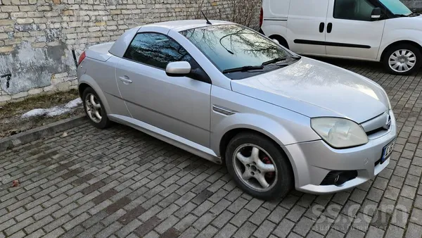 Opel Pārdodu ekonomisku Opel Tigra Twintop (2006). Tehn