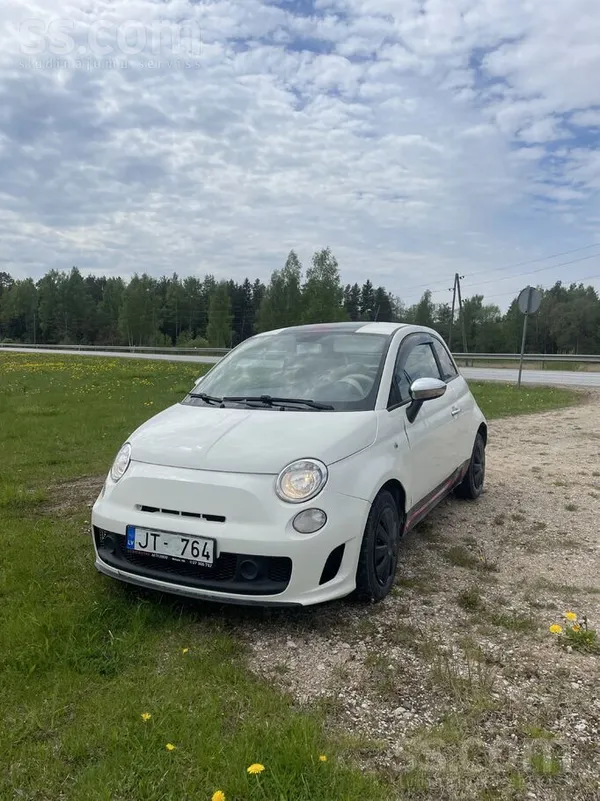 Fiat Pārdod: Stilīgu un ekonomisku Fiat 500.