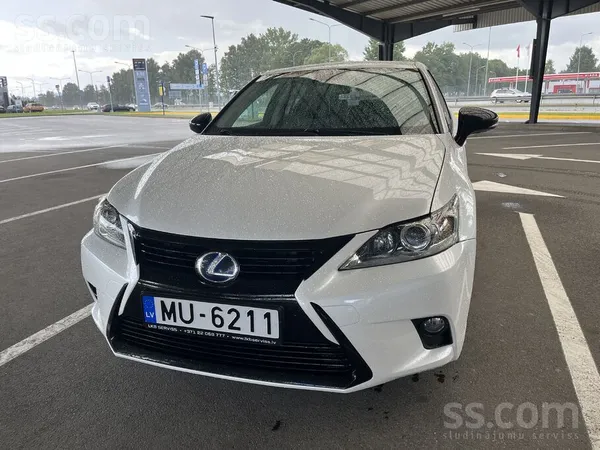 Lexus Продается Lexus Ct200H 2015года. 
