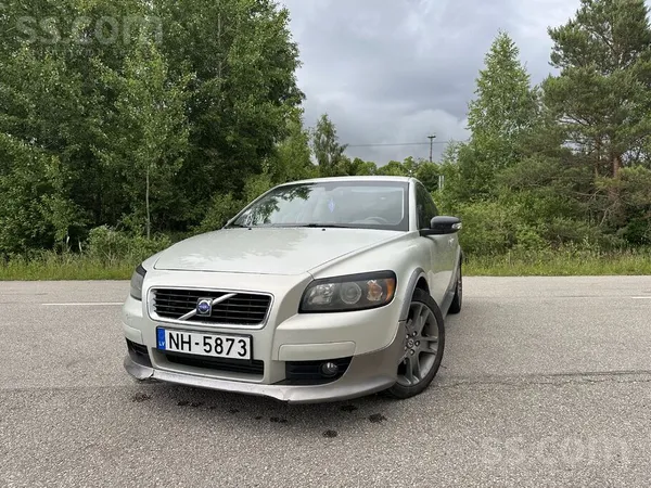 Volvo Auto braucamā kārtībā. Ir daži nenozīmīgi vizuāli 