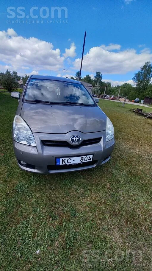 Toyota Tiek tirgots uzticam un ietilpīgs auto īpašuma jau