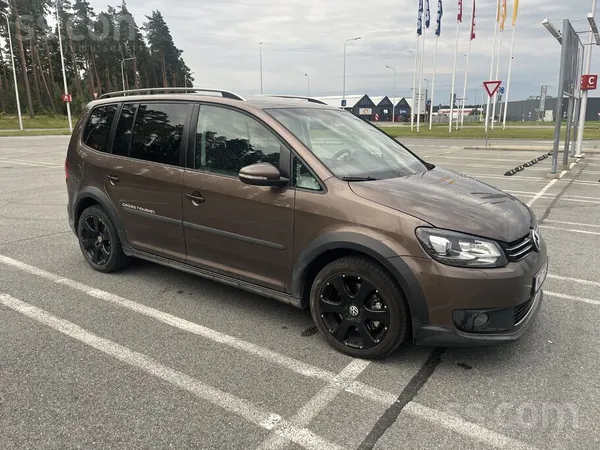 Volkswagen Pārdodu VW Cross Touran. Skate bus jauna