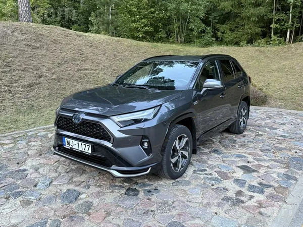Toyota Продаю Toyota Rav4 Plug-in Hybrid 2.5L бензин, 225