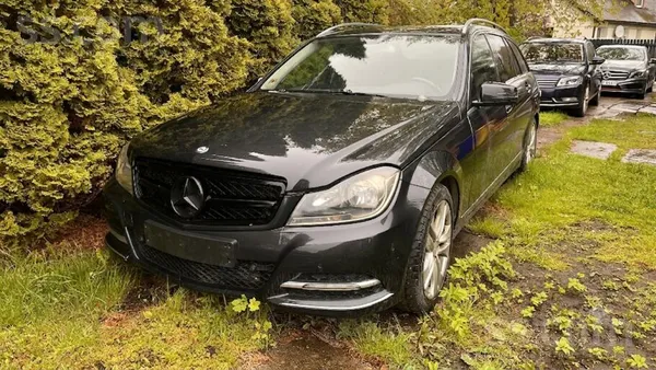 Mercedes Pārodu Mercedesbenz c220. Ejušā stāvoklī. Auto tie